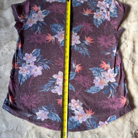2/$40 Aero Seriously Soft Perfect V Short Sleeve T-shirt Floral Ladies Size M - Picture 6 of 7